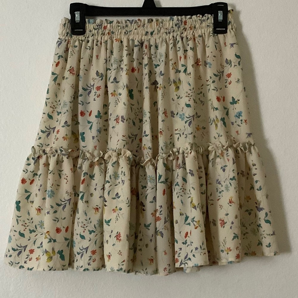 New Haute Rogue Floral Skirt Size M